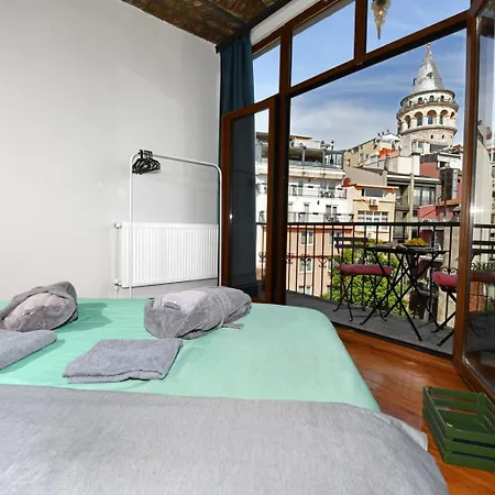 Taksim-galata Tower Is Almost In Your Bedroom And In The Balconies Rooftop Terrace With Golden Horn View דירה איסטמבול