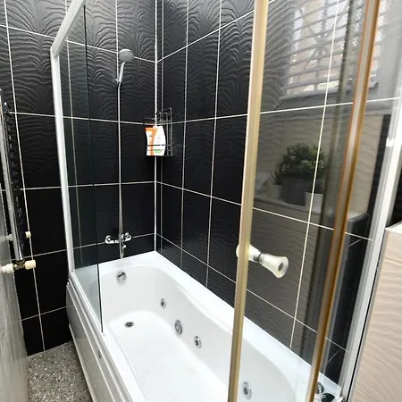 דירה Galata Tower Is Almost In Your Bedroom And In The Balconies Rooftop Terrace With Golden Horn View איסטמבול