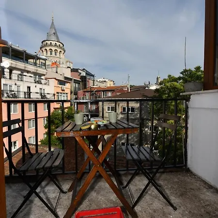 Taksim-galata Tower Is Almost In Your Bedroom And In The Balconies Rooftop Terrace With Golden Horn View איסטמבול