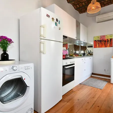 Galata Tower Is Almost In Your Bedroom And In The Balconies Rooftop Terrace With Golden Horn View