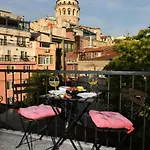 Taksim-galata Tower Is Almost In Your Bedroom And In The Balconies Rooftop Terrace With Golden Horn View Lejlighed *
