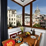 Lejlighed Taksim-galata Tower Is Almost In Your Bedroom And In The Balconies Rooftop Terrace With Golden Horn View
