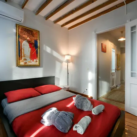 Daire Taksim-galata Tower Is Almost In Your Bedroom And In The Balconies Rooftop Terrace With Golden Horn View